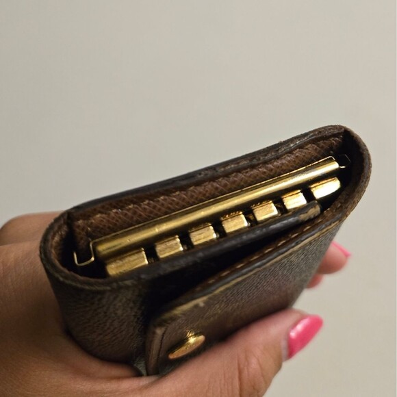 Louis Vuitton Monogram 6 Key holder - Picture 12 of 16